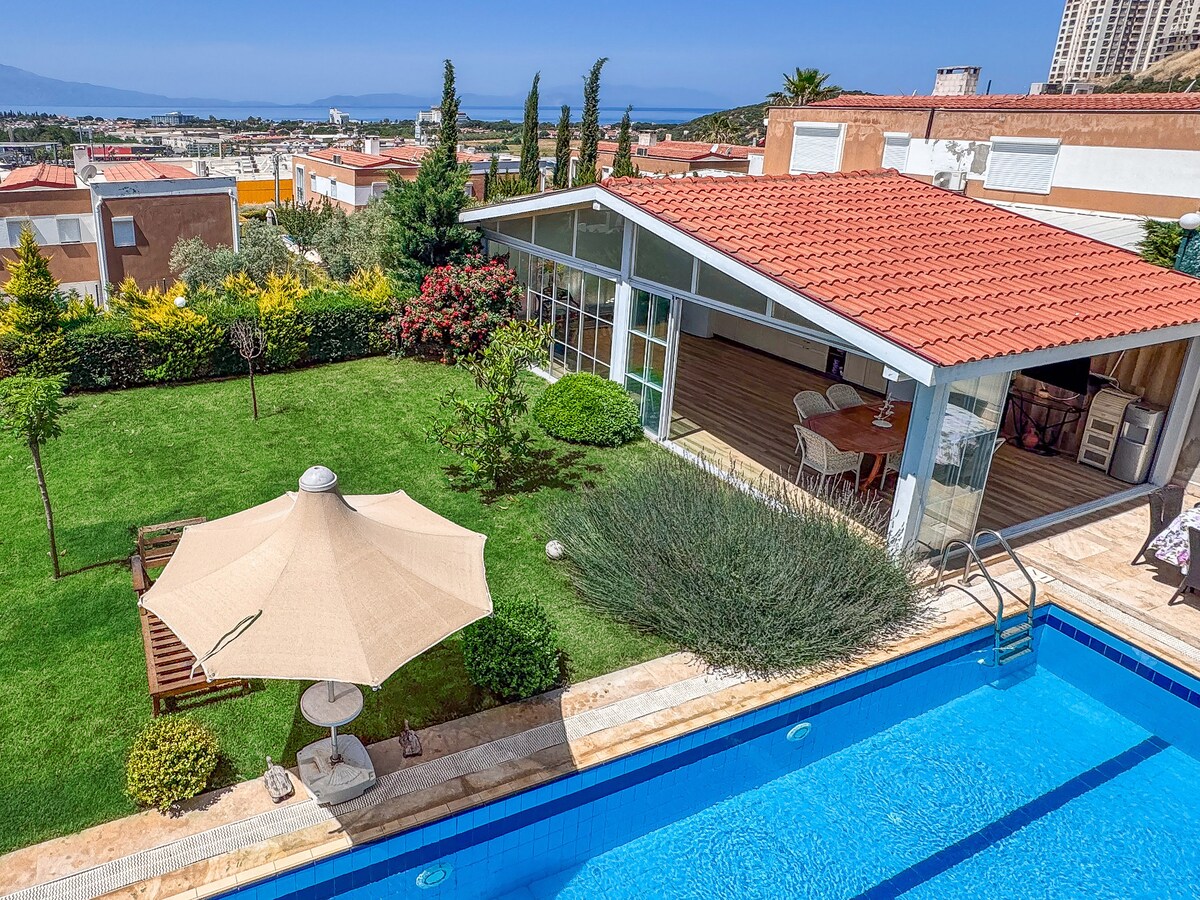 Özel havuzlu, Deniz manzaralı villa, Şömineli