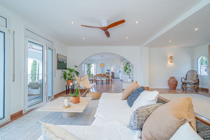 New.vue Mer, Près De Cadaques, Piscine, Pour 8/12 - Roses