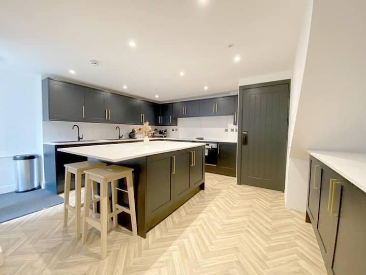 Eleven On Dragon Parade | Studio Apt • Free Wi-fi - Harrogate