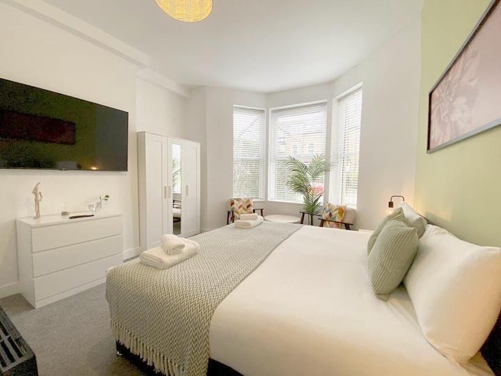Eleven On Dragon | Private Superking Luxe | Wifi - Knaresborough