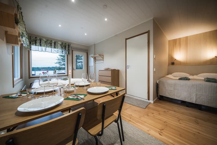 Lakeside Cottage For 4 | Private Beach & Hot Tub - Rovaniemi