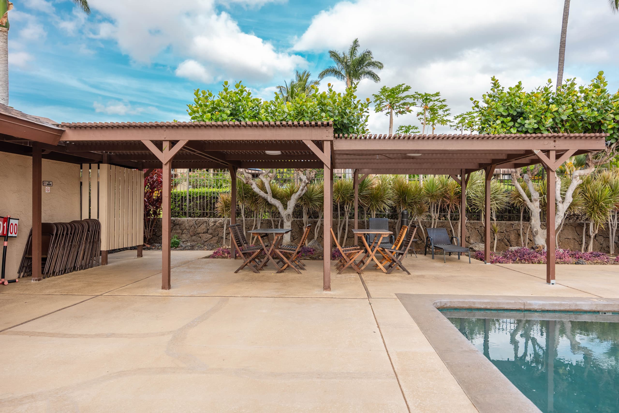 New 2 king beds AC heated pool - Photo 87