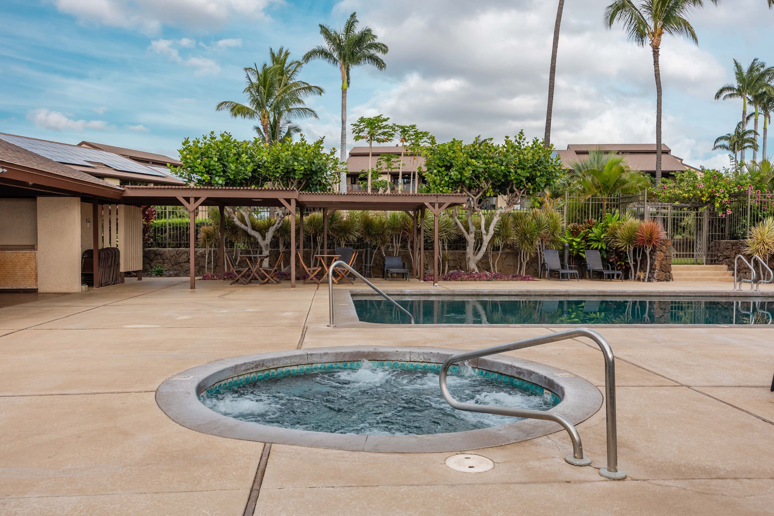 New 2 king beds AC heated pool - Photo 81