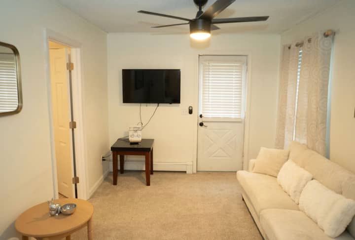 Cozy 2 Bed 1 Bath Near Downtown & Beaches - Westerly, RI