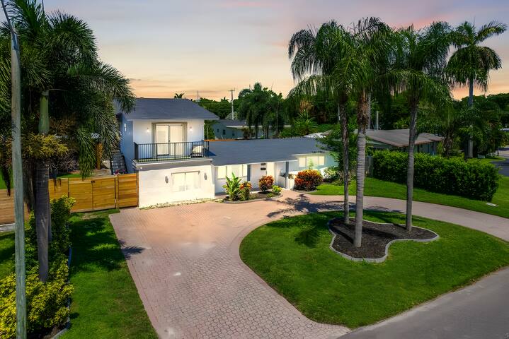 Pompano Gem < 1 mi to Beach & 12 Pickleball courts gallery image 4