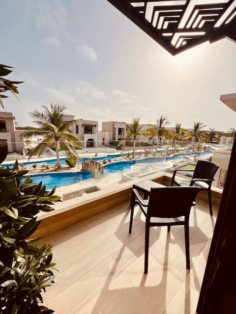 Dream apartment - close to the beach with pool view & Wi-Fi