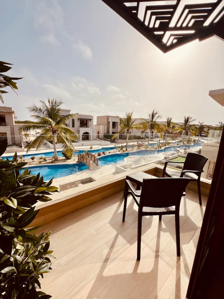 Dream Apartment - Near Beach with Pool View & WiFi
