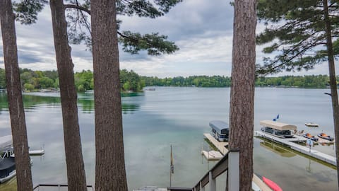 Stunning Lakefront Retreat