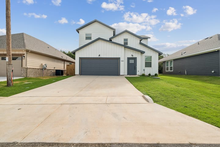 Lake Granbury | Pool | Pet-friendly - Granbury, TX