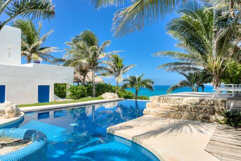 Casa Yáax Ocean Front Villa  Breakfast included