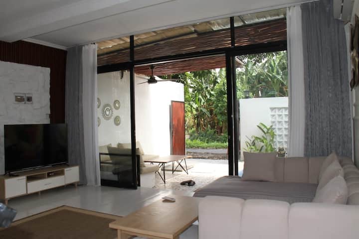 Villa 2 Kavi Minimalis 1 Kamar Di Sanur - Sanur