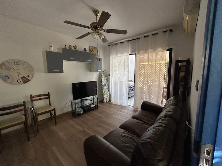 Newly Renovated Apt W. Garden - 7 Min Walk To Sea - Paphos