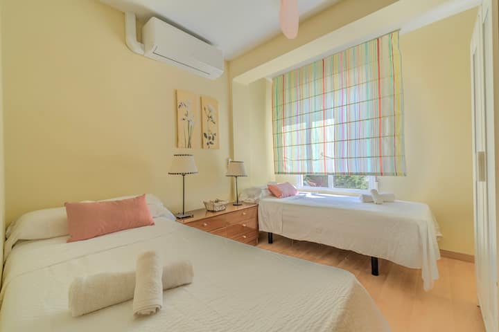 Dormitorio 3 con aire acondicionado y camas preparadas.