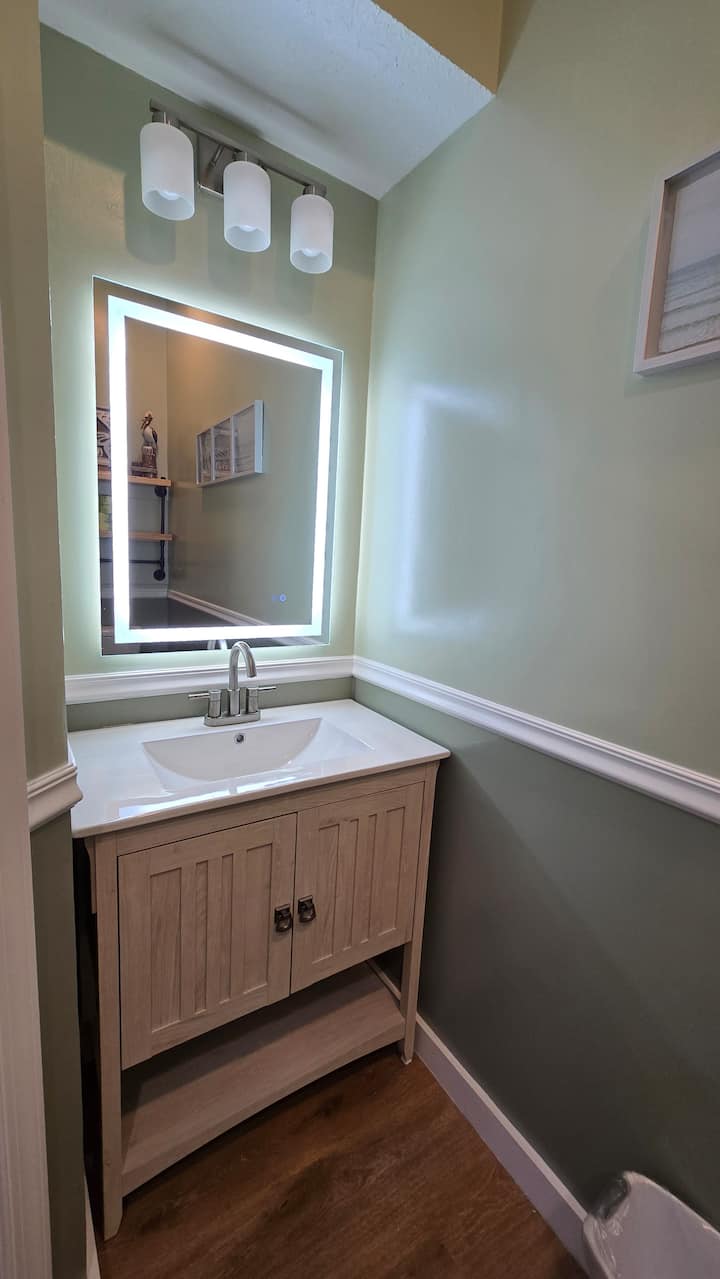 Full bathroom image 1