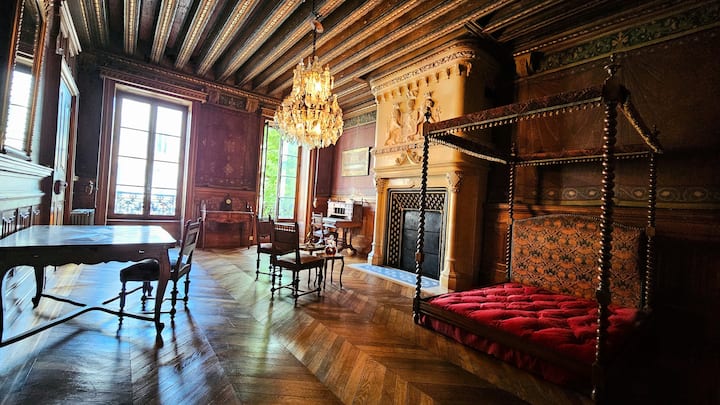 Château Louis Xi En Beaujolais - Suite Royale - Beaujolais