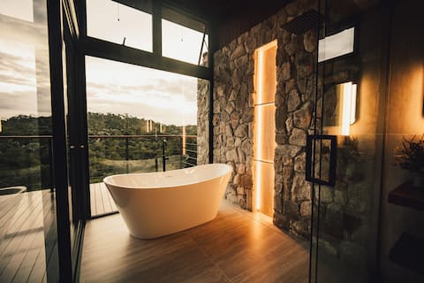 Monet Cabin - Pool and Hot Tub