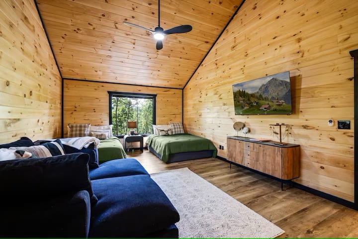 Sovrum #2 på andra våningen; 2 queen size-sängar