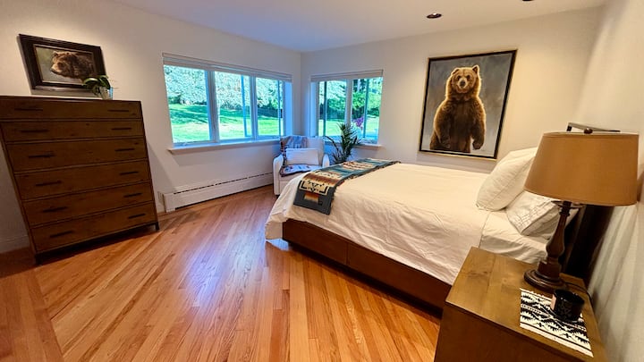 Dhoma e gjumit 3, dhoma e ariut, ndodhet më pranë kuzhinës dhe ka një krevat dopio "Queen" dhe një banjë brenda suitës. 