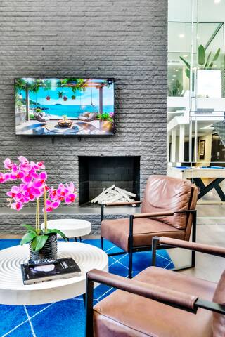 Iconic 5BR/4BA Home – Ex Johnny Carson Vegas Home gallery image 4