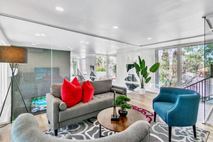 Iconic 5BR/4BA Home – Ex Johnny Carson Vegas Home gallery image 5