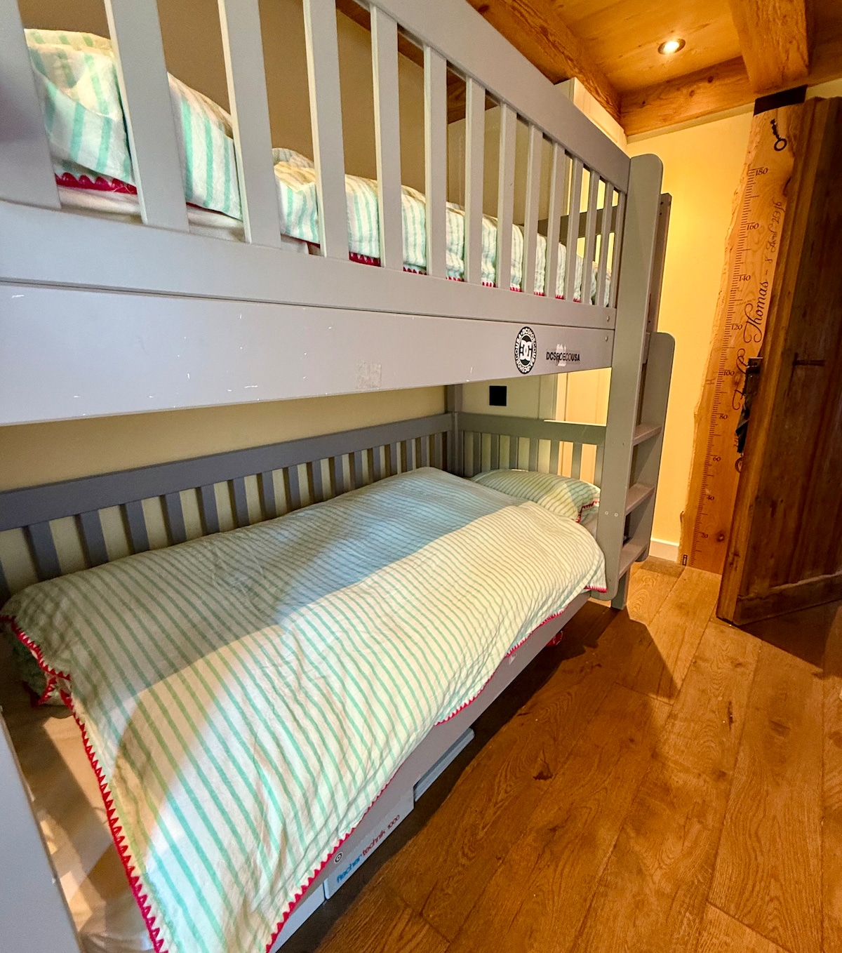 Საძინებელი 3, 90 სმ-იანი ორსართულიანი საწოლები ალპების განსაცვიფრებელი ხედით, იდეალურია პატარებისთვის