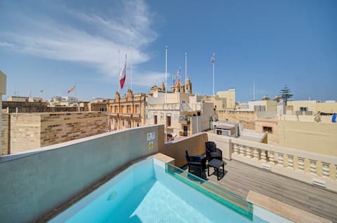 Casa Meraviglia in Ghaxaq – Rooftop Pool & Garage