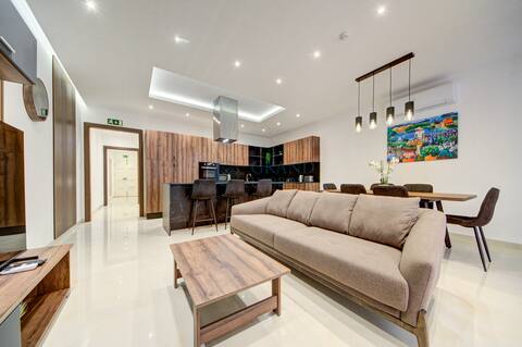 Casa Dell'Arte in Ghaxaq – Rooftop Pool & Garage