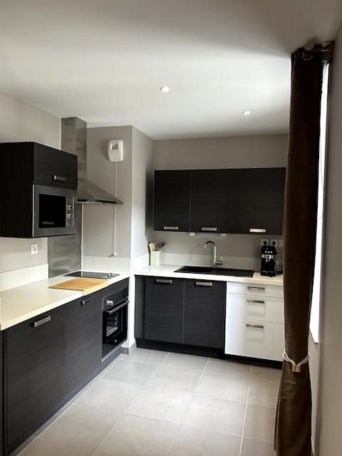 Top performing Airbnb: Studio apartment bedroom historic center with garage in Dinan