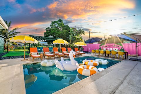 Poolside Oasis | FirePit, MiniGolf, Arcade, Games!