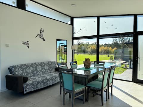 Propiedad de Airbnb exitosa: Modern House: Grill & Pool in Downtown en Sierra De Los Padres