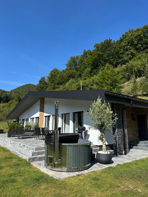 Apartment with private tub overlooking Rozsutec