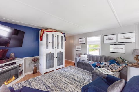 Successful Airbnb property: Tall Stack Timbers - Hot Tub - Riverfront in Cincinnati Suburbs