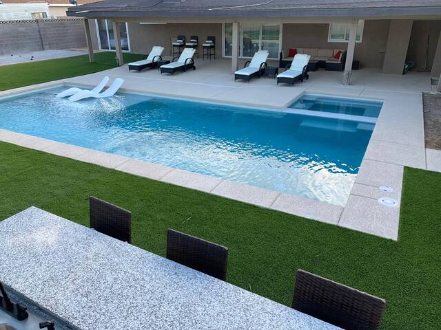 Private Paradise w/ Heated Spa – Mins to Strip