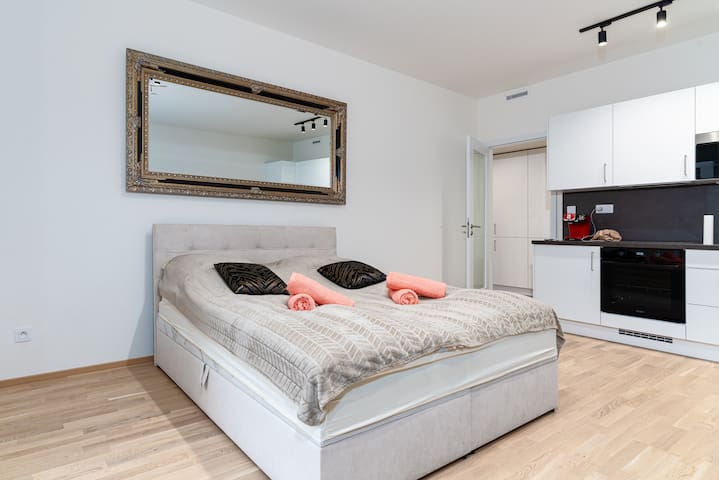 Big City Apartment gallery image 4