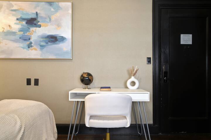 The Gatsby Apartment gallery image 4