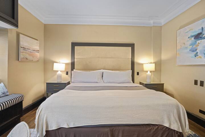 The Gatsby Apartment gallery image 2