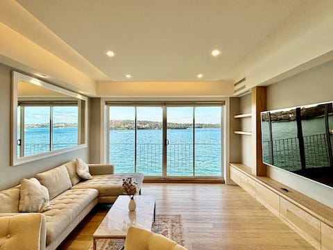 Spacious 3BR with Water Views in Prime Kirribilli