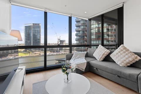 Yarra view| Pool & Free Parking| 1 Min to Tram