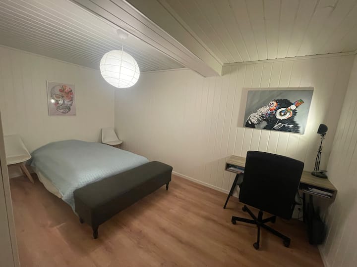 Letto da 120 cm. 
Nessuna finestra. 