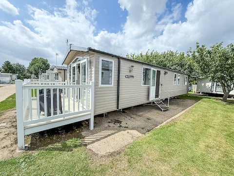 Caravan with decking, Broadland Sands ref 20302BS