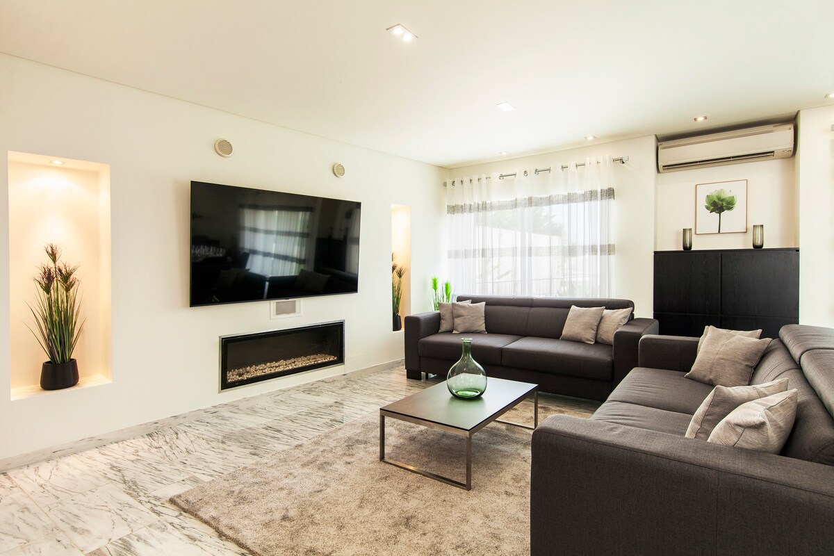 Comfort & fun w/ pool & games area