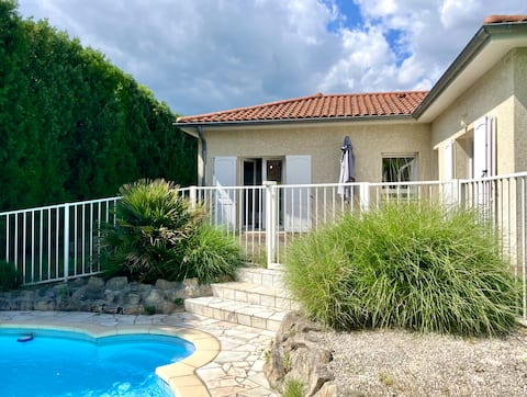 House with pool for 12 people 20 minutes from Lyon