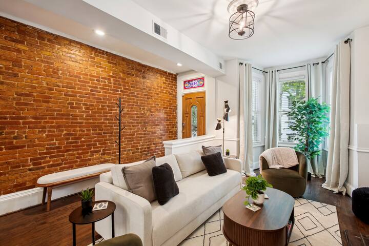 Charming 3BR | Entire Home Near Capital & H Street gallery image 2
