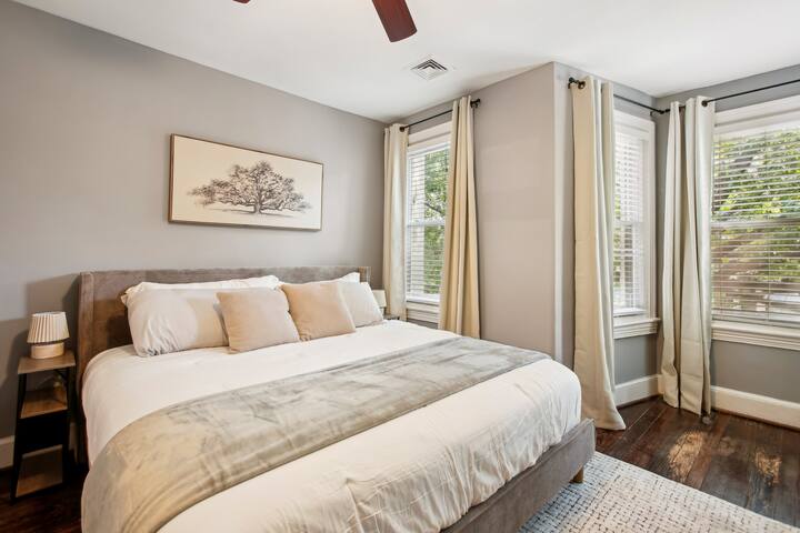 Charming 3BR | Entire Home Near Capital & H Street gallery image 5