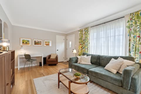 Grant Wood Cottage 4 br 2 bath