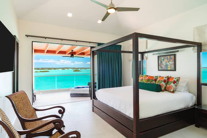 Qonaq villasının əsas yataq otağı (1 çarpayı 180-220 sm)