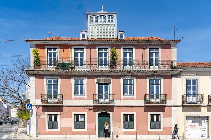 Unique riverside apartment with turret gallery image 4