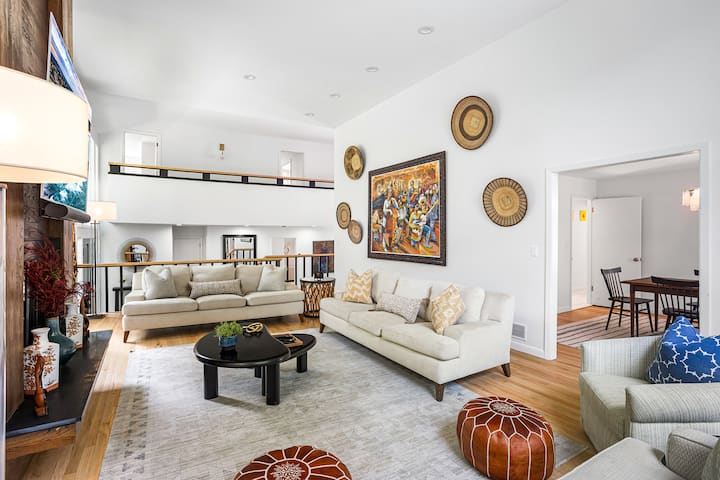 3‑acre Weston Retreat W/ Pool & Basketball Court - Weston, CT