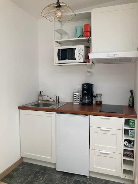 Top Airbnb: A studio by the sea in Lion Sur Mer