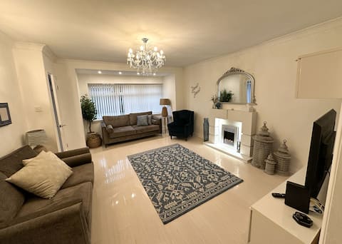 Top performing Airbnb: Comfy NEC/Airport Stay + Free Parking in Yardley & Acocks Green